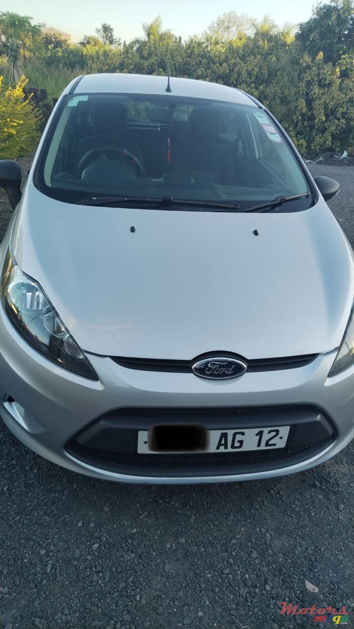 2012' Ford Fiesta photo #1