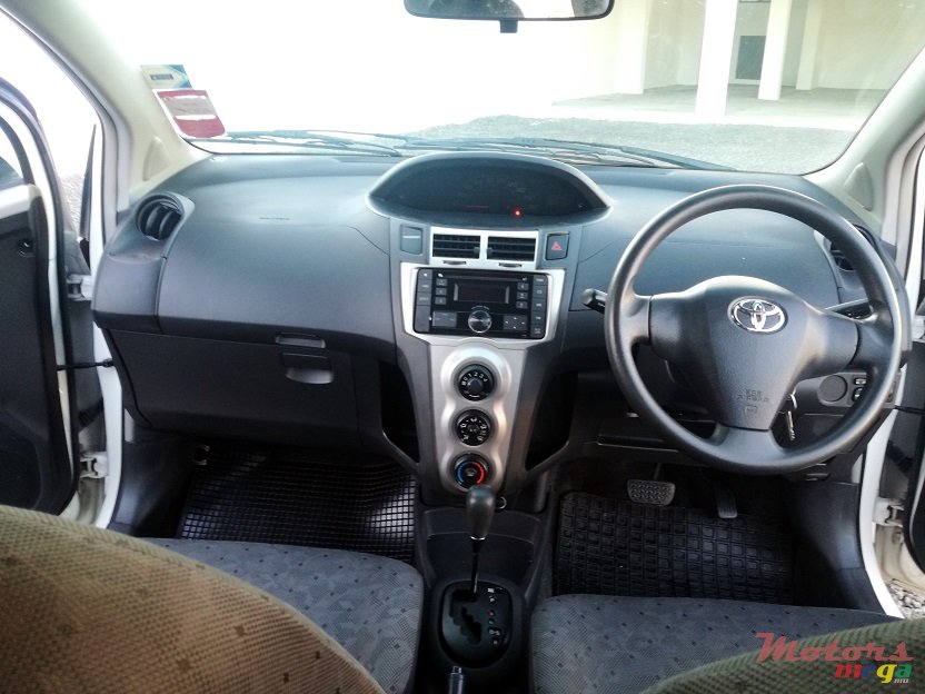 2009' Toyota Vitz Auto 1000cc JAPAN photo #3