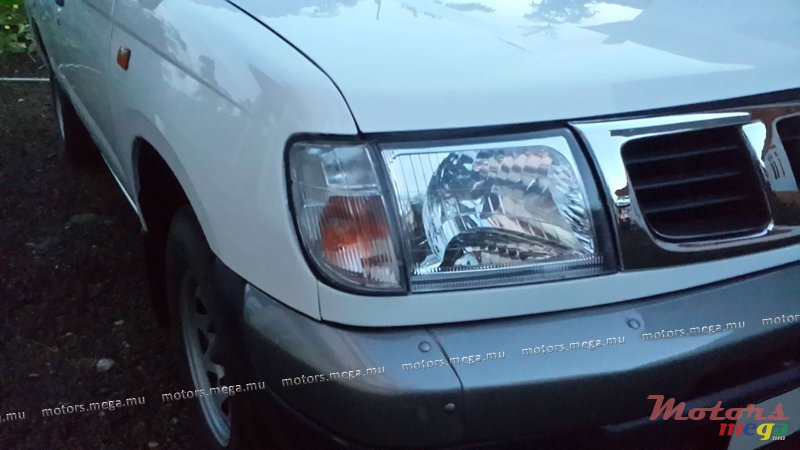 2005' Nissan Hardbody Single Cab photo #3