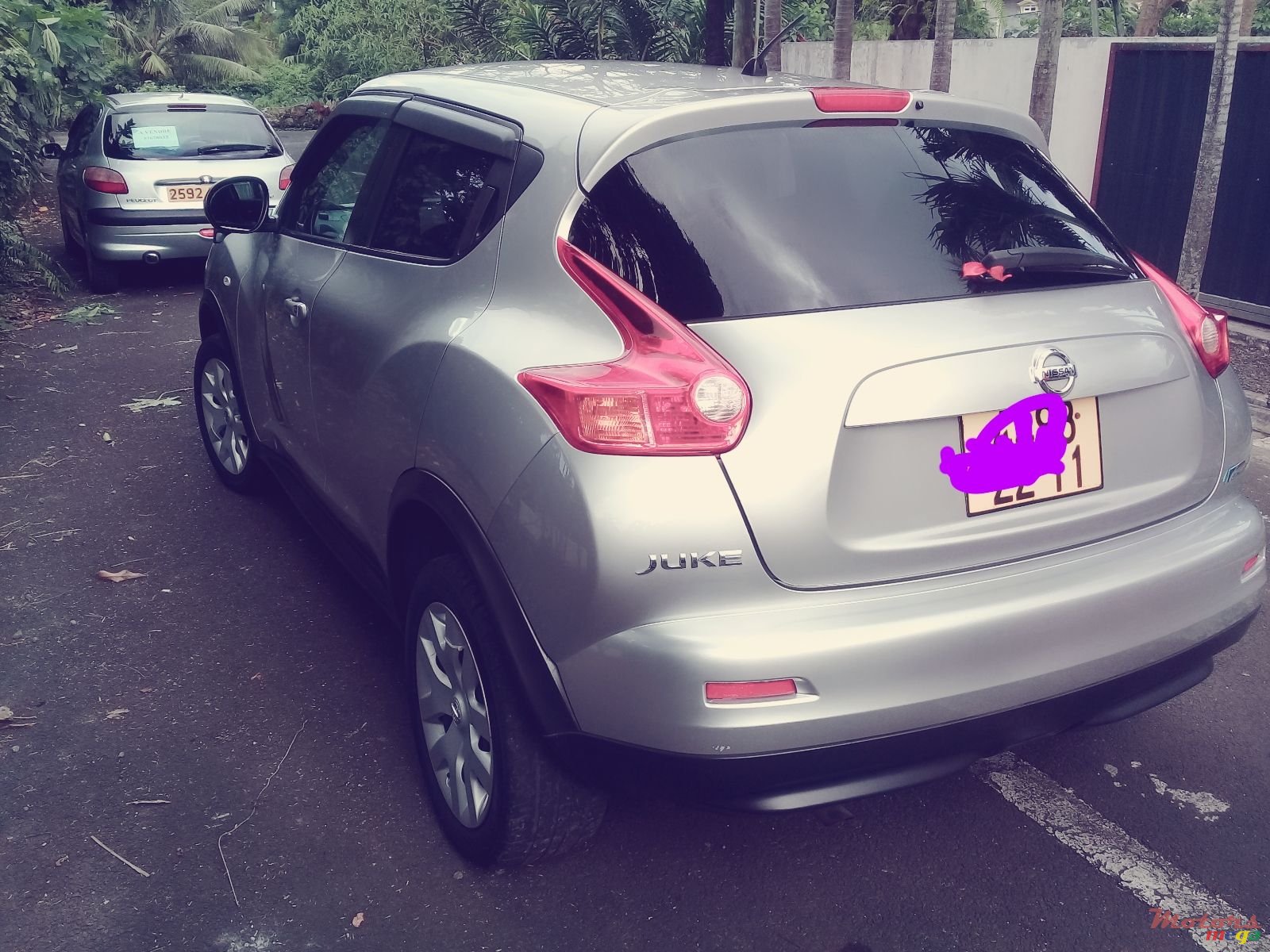 2011' Nissan Juke 1490 cc photo #2