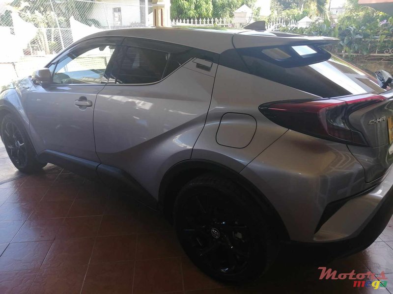 2019' Toyota C-HR photo #5