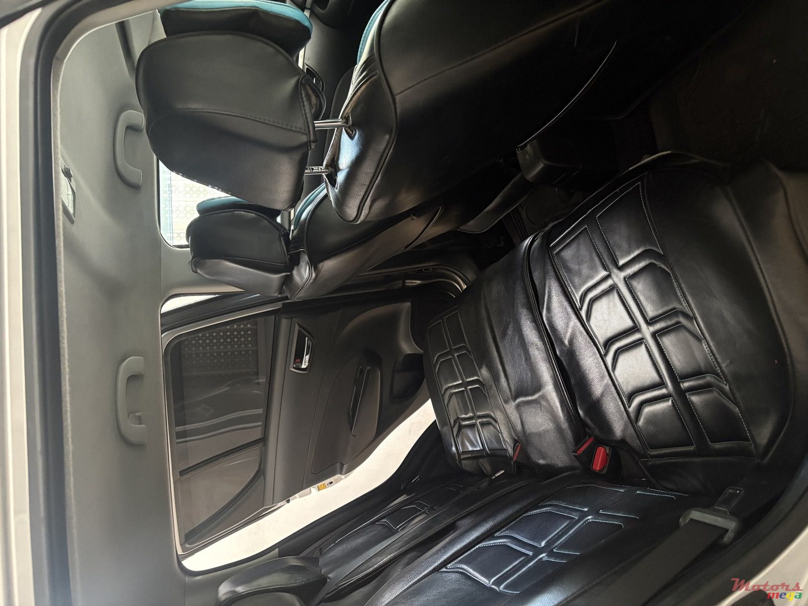 2012' Suzuki Swift photo #7