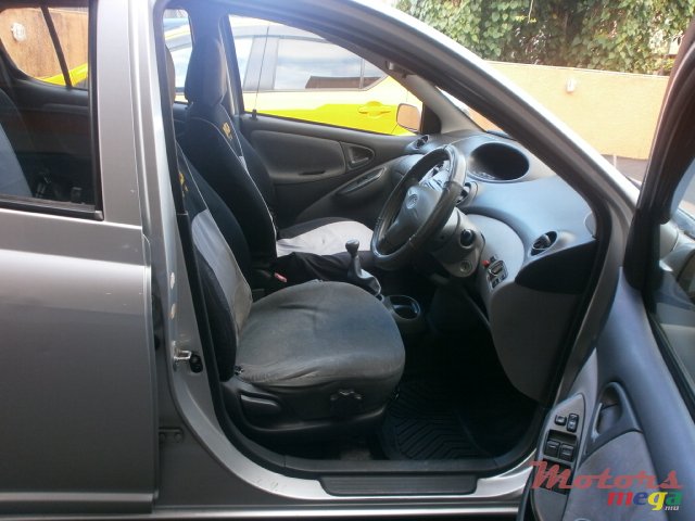 1999' Toyota Yaris Vitz JAPAN photo #6