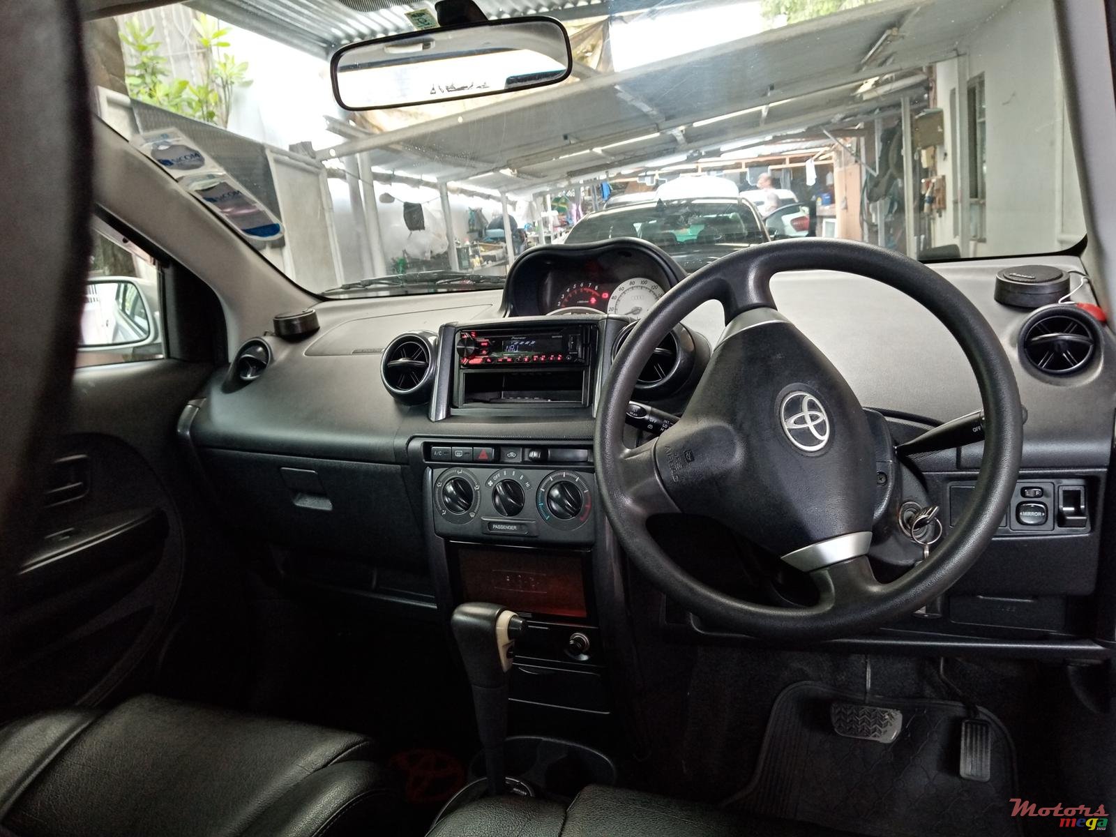 2004' Toyota IST photo #4