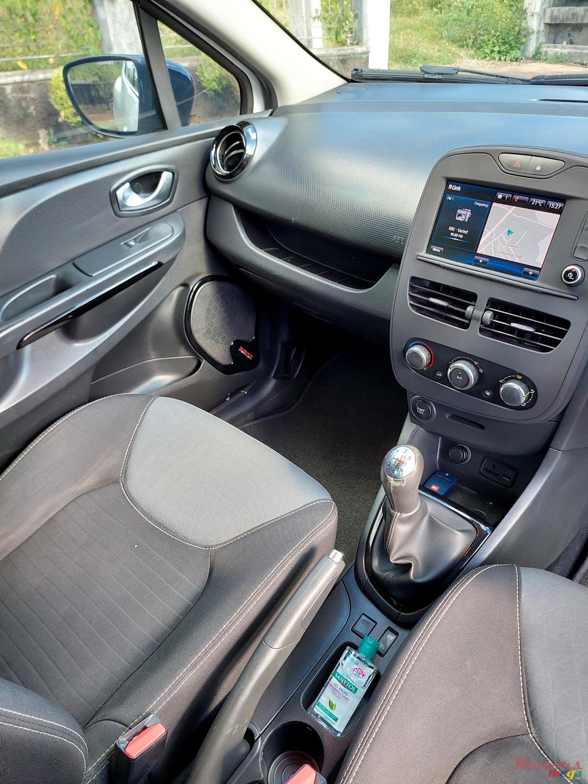 2015' Renault Clio photo #2