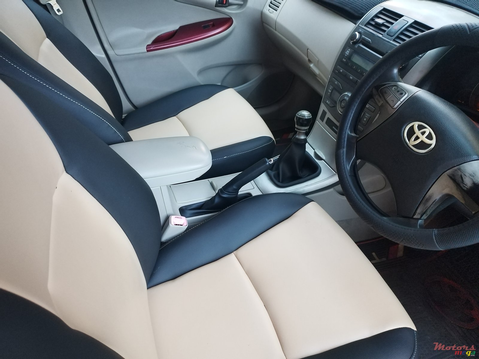 2011' Toyota Corolla photo #6