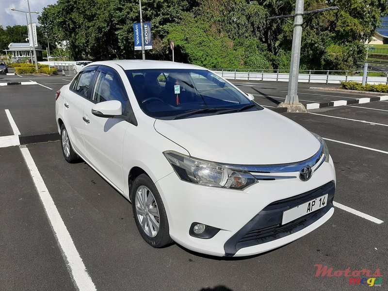 2014' Toyota Yaris photo #1