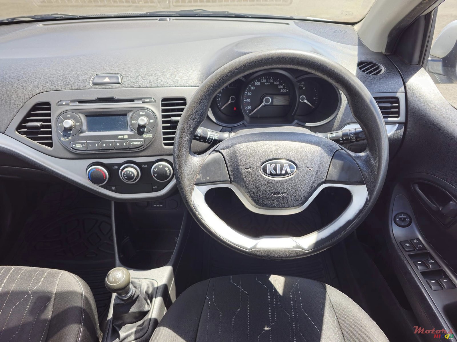 2013' Kia Picanto photo #5