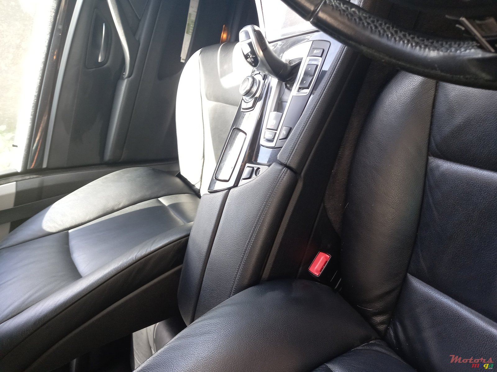 2013' BMW 5 Series photo #4