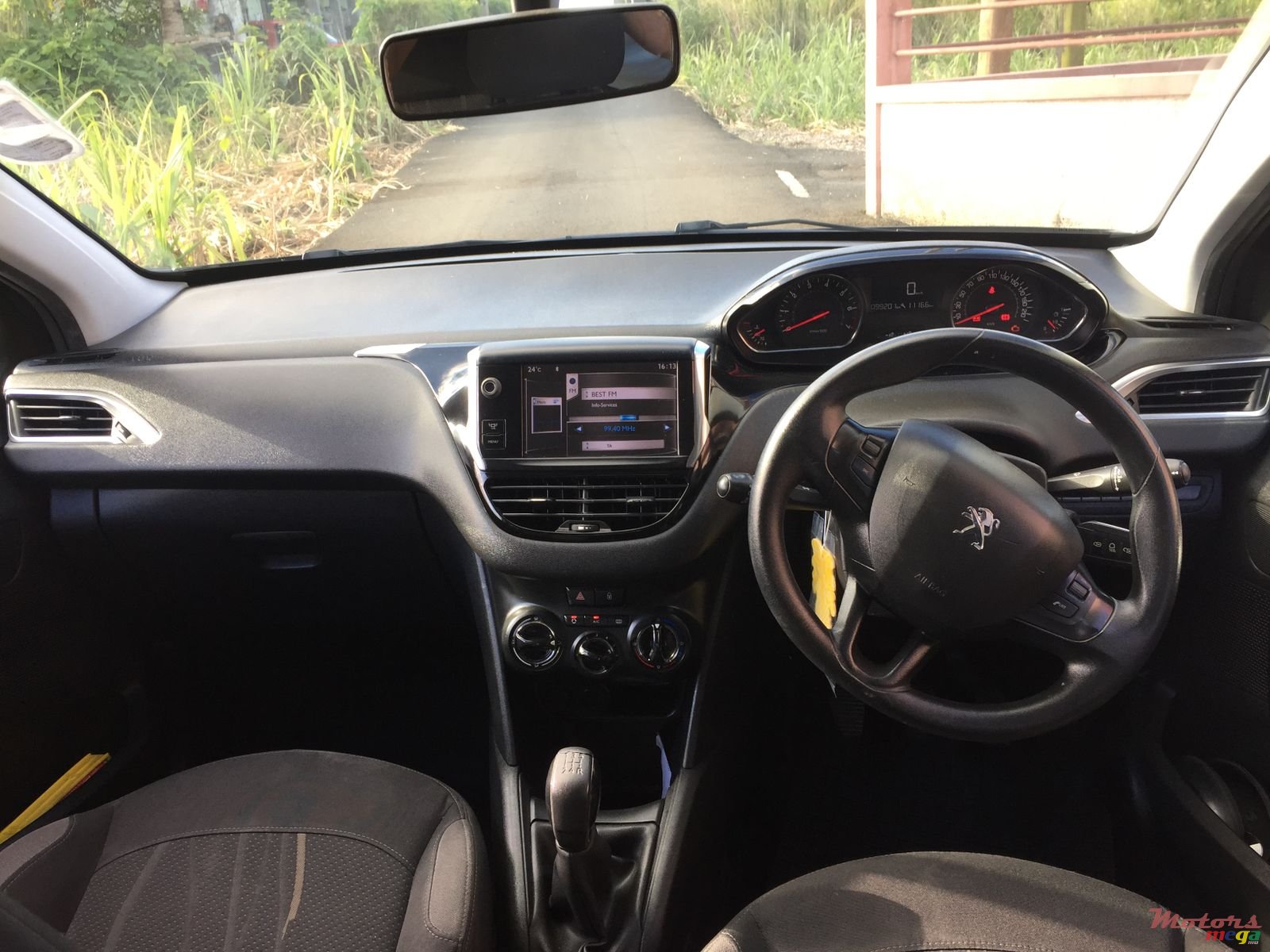 2012' Peugeot 208 photo #5