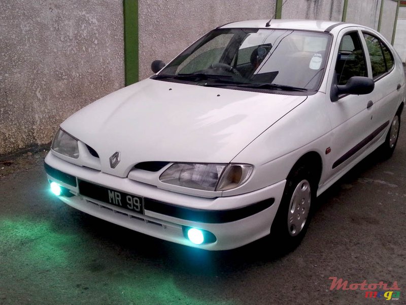 1999' Renault Megane photo #1