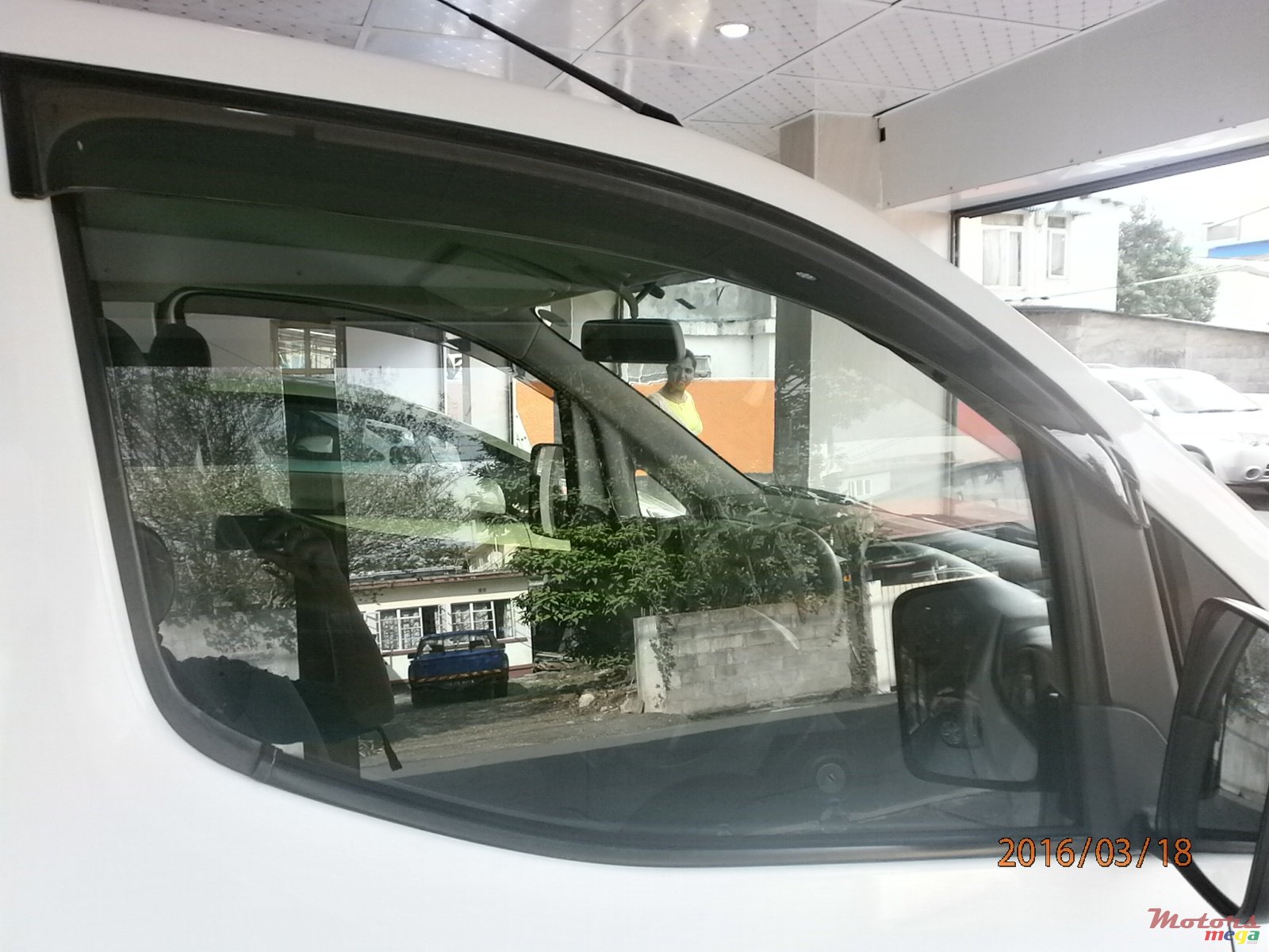 2011' Nissan NV photo #3