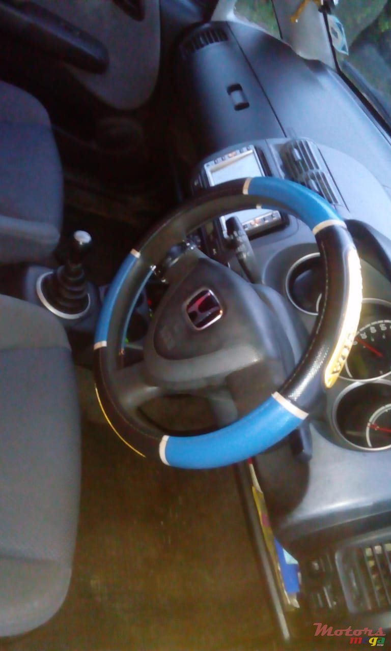 2005' Honda Jazz photo #2