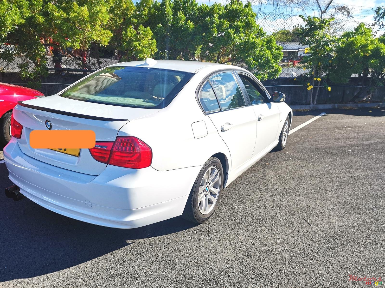 2010' BMW 318 photo #4