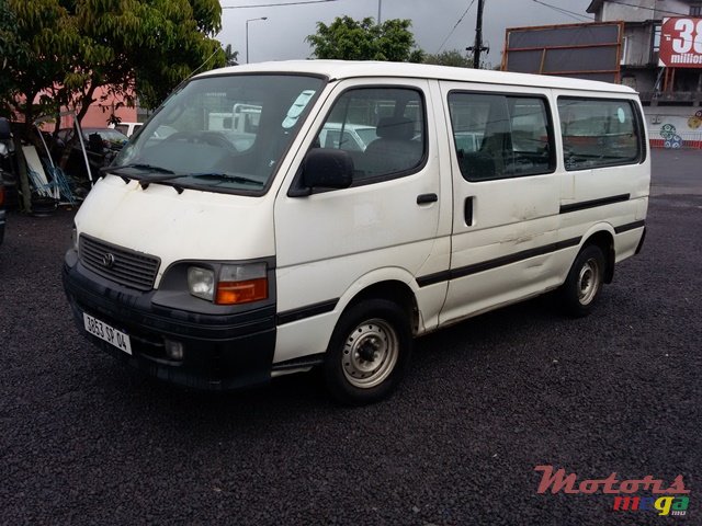 2004' Toyota HiAce photo #3