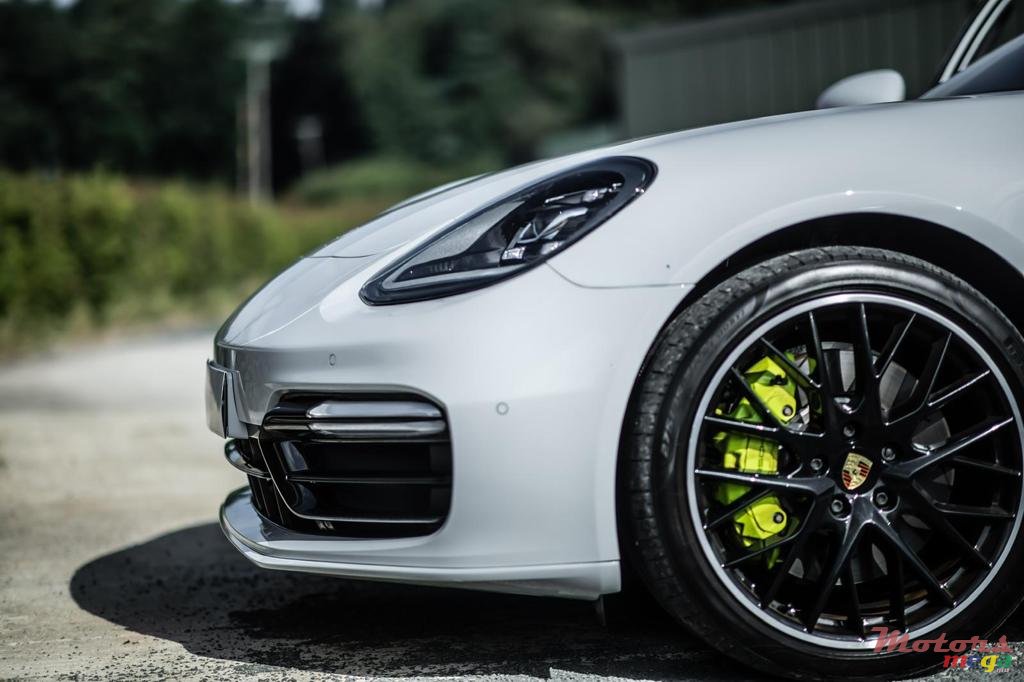 2017' Porsche Panamera photo #7
