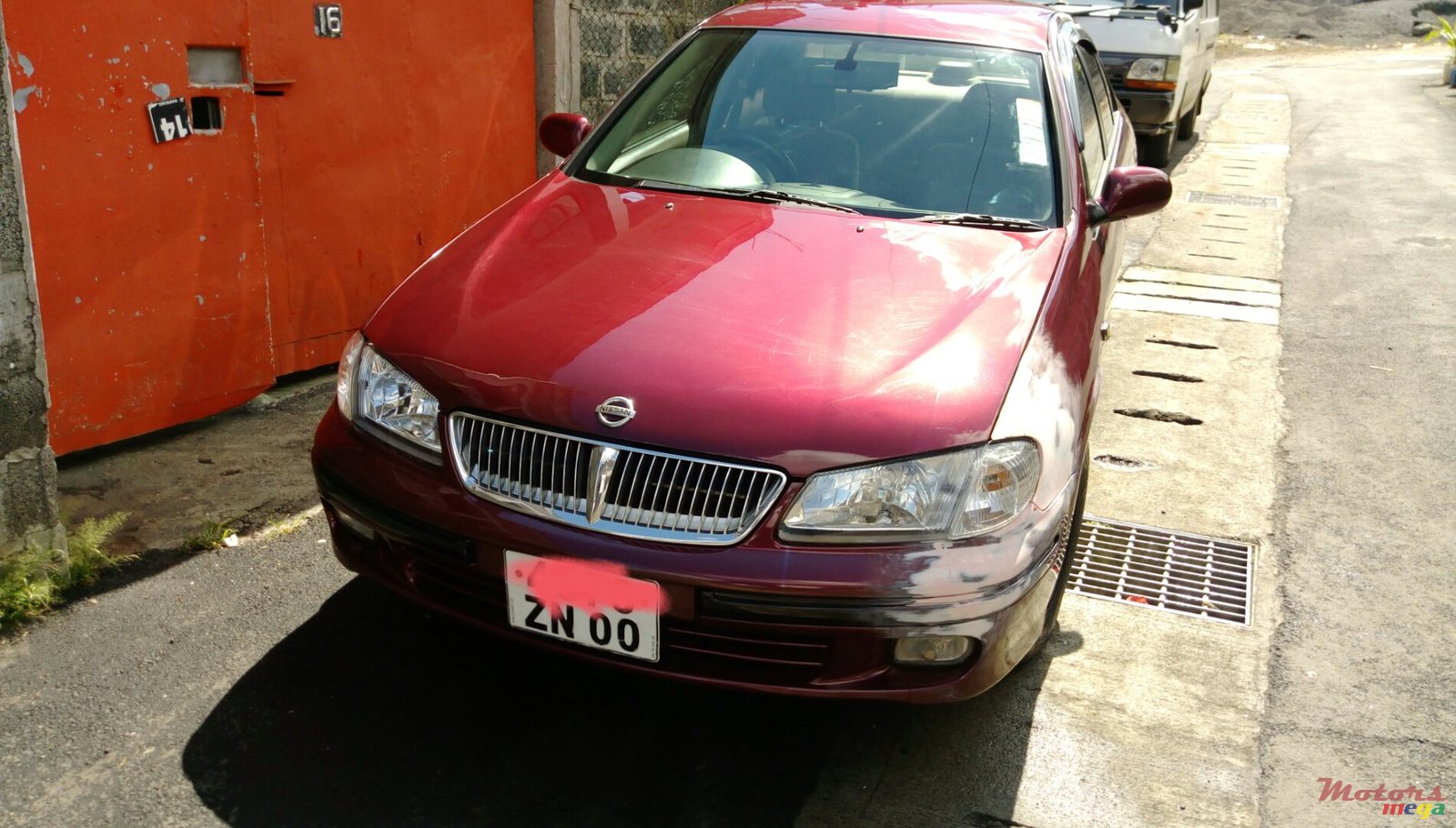 2000' Nissan photo #3