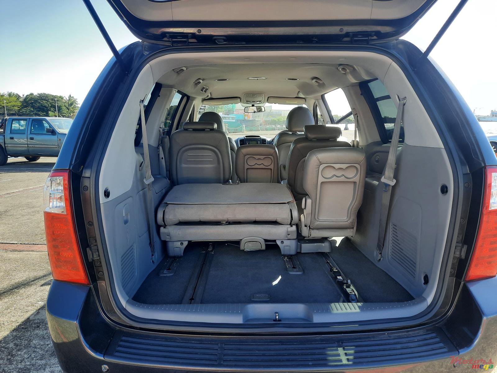 2013' Kia Carnival STATION WAGON photo #5