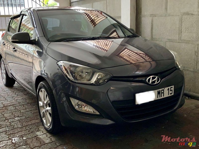 2015' Hyundai i20 LX photo #2