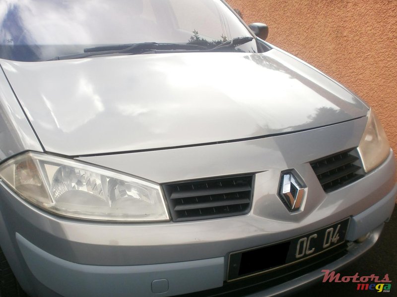 2004' Renault Megane photo #1