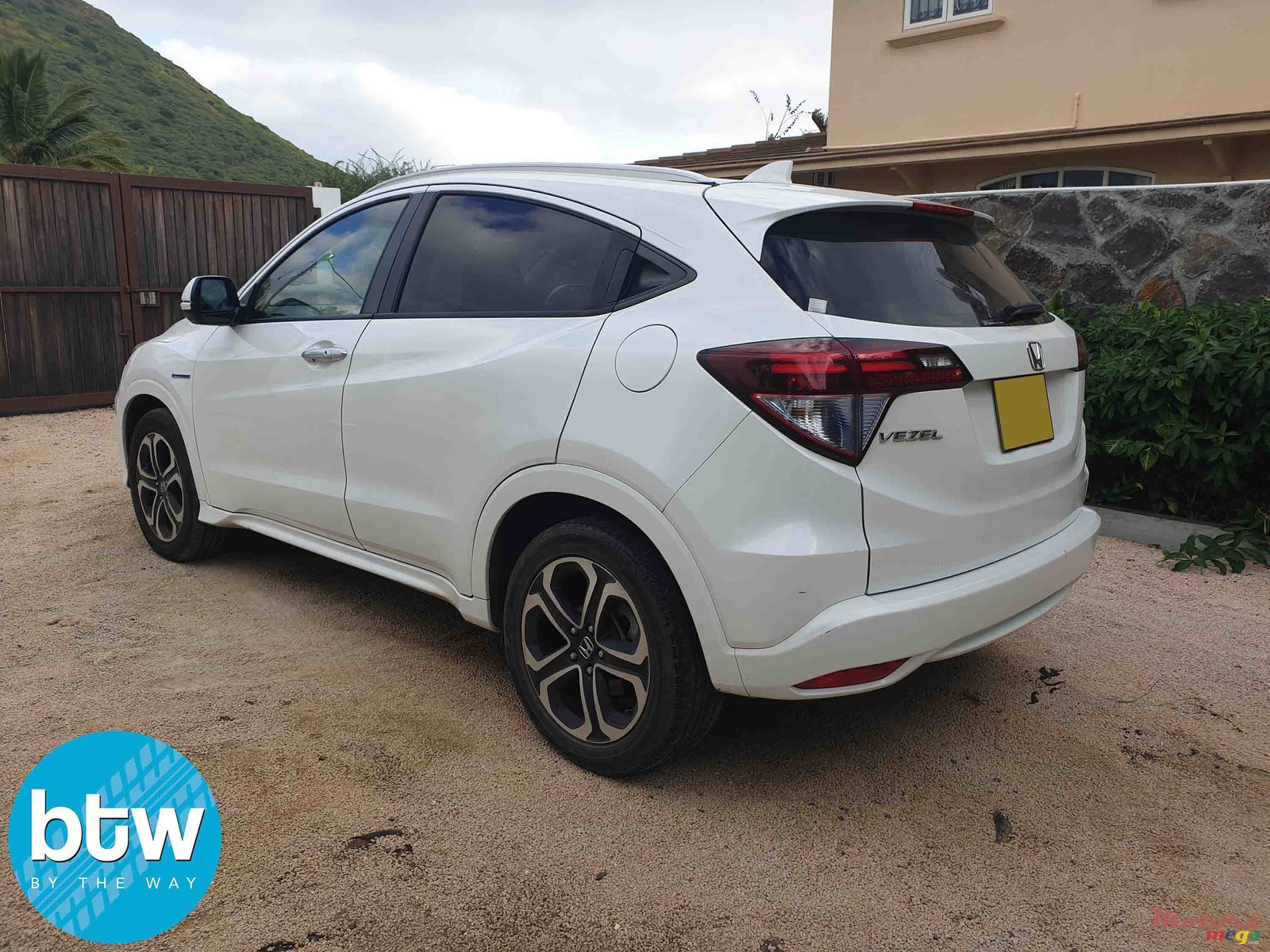 2014' Honda Vamos Vezel Z package photo #2