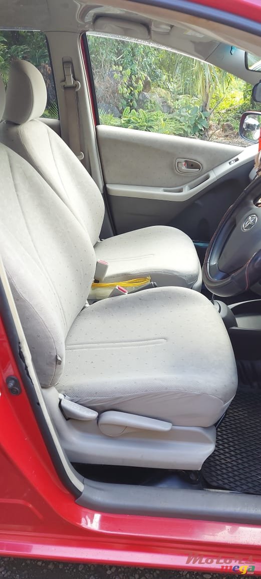 2009' Toyota Vitz photo #5