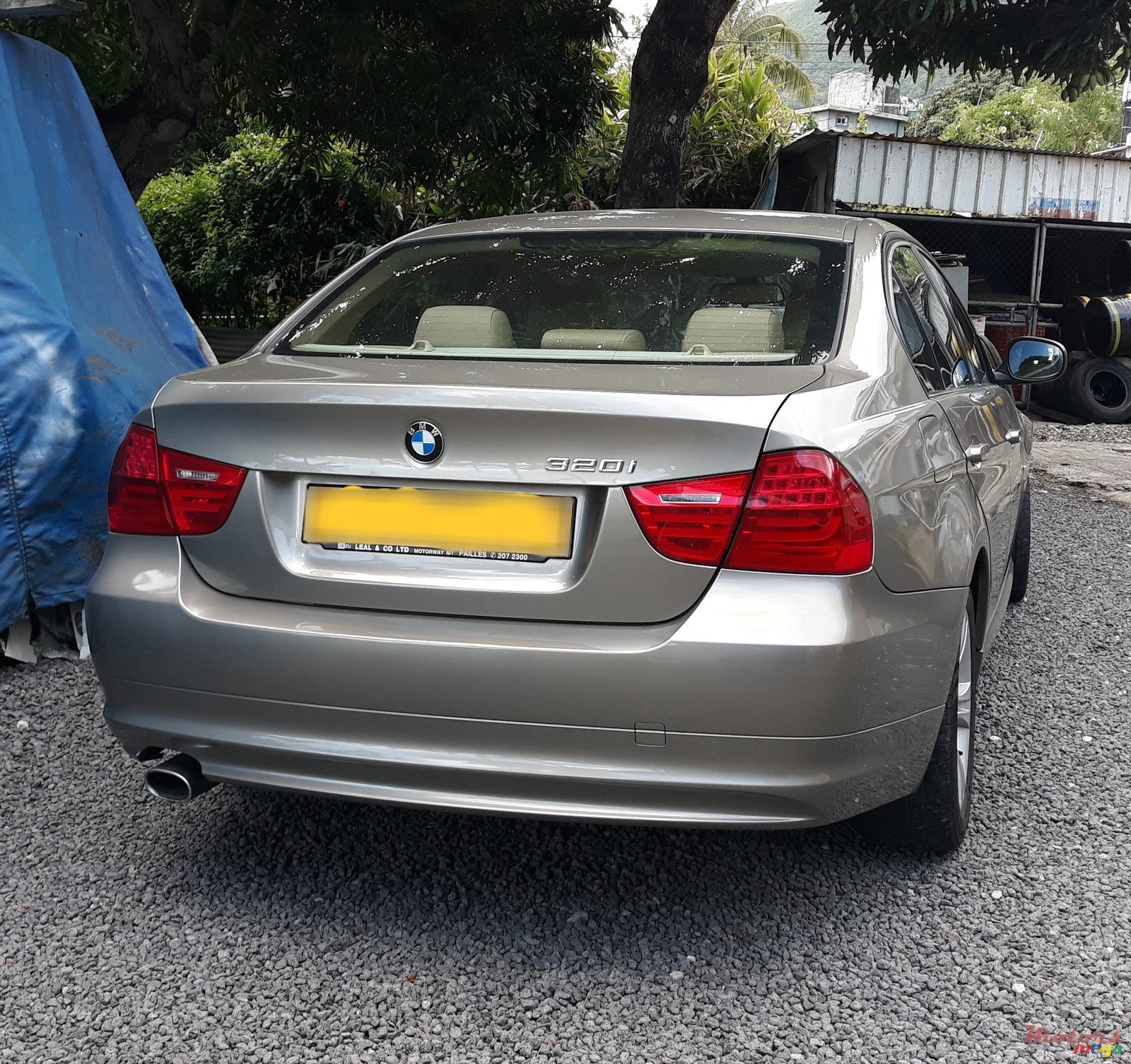 2011' BMW 3 Series 320i LCI photo #3