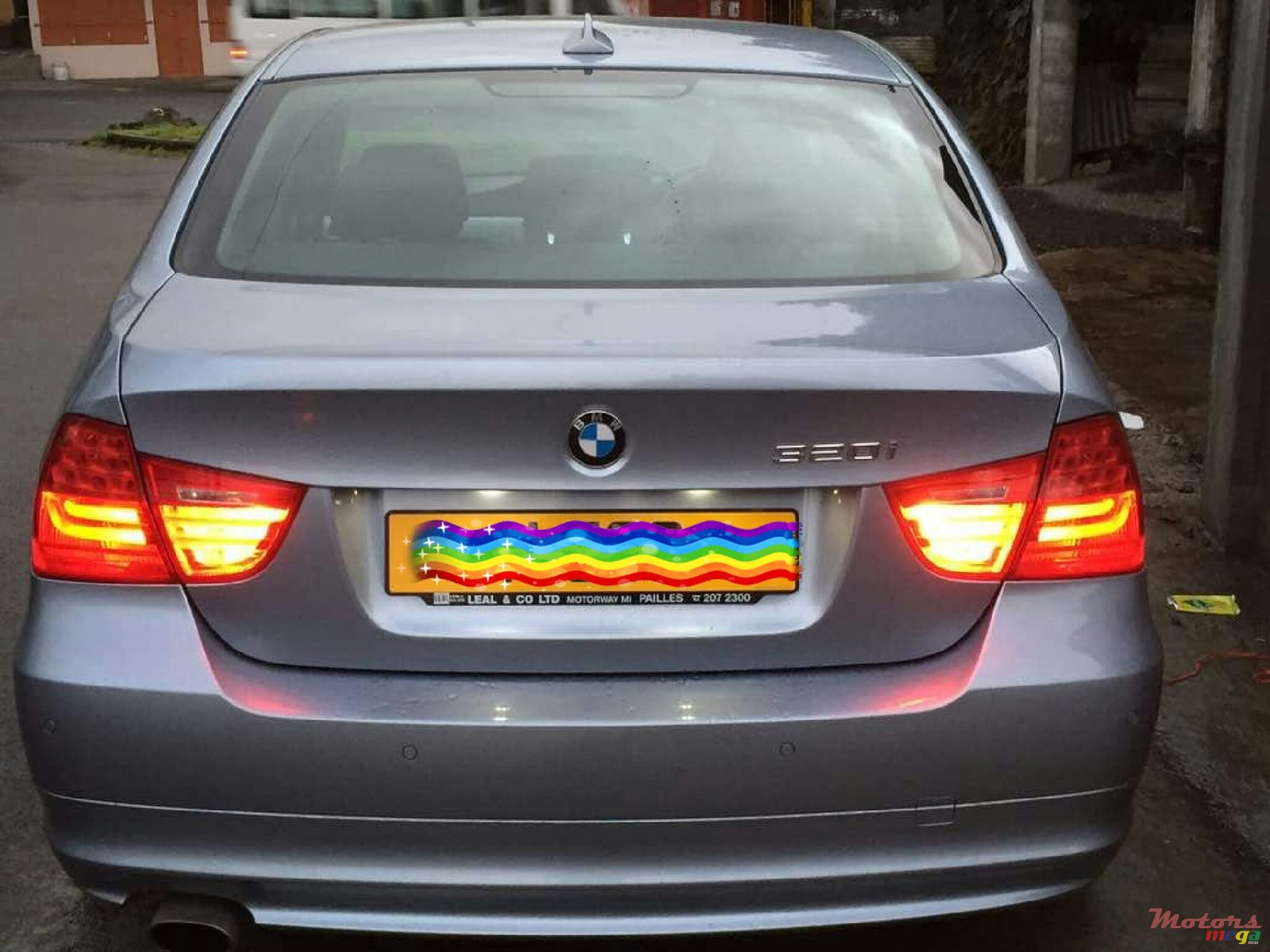 2009' BMW 320 photo #1