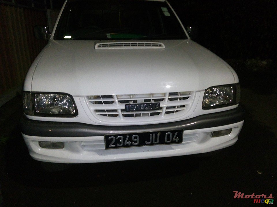 2004' Isuzu 4x4 turbo full option photo #3