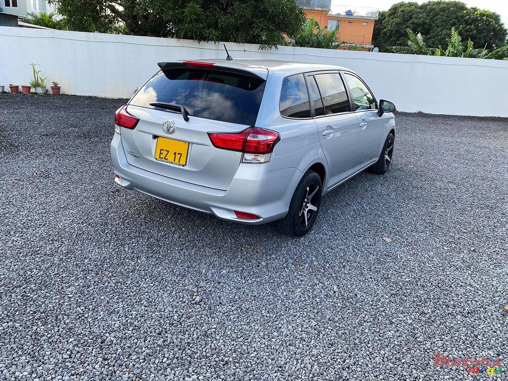 2017' Toyota Axio Fielder Facelift 1.5L photo #2