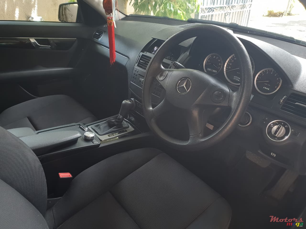 2011' Mercedes-Benz C-Class photo #5