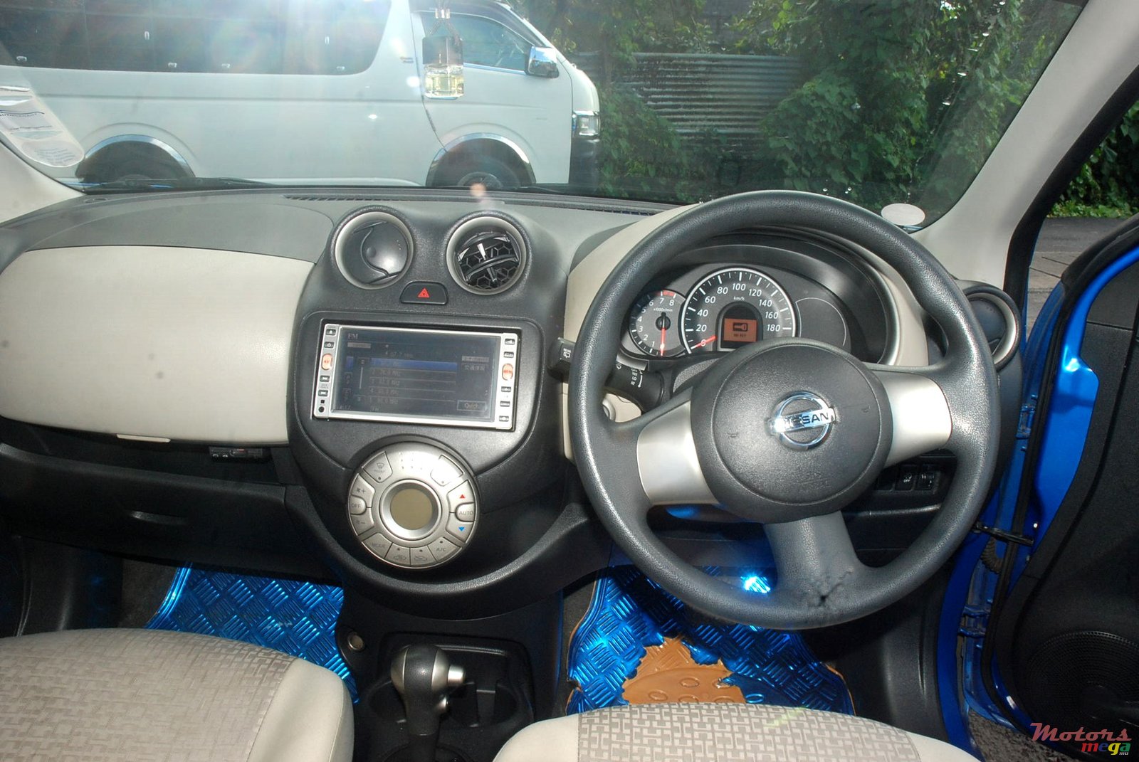 2010' Nissan photo #3