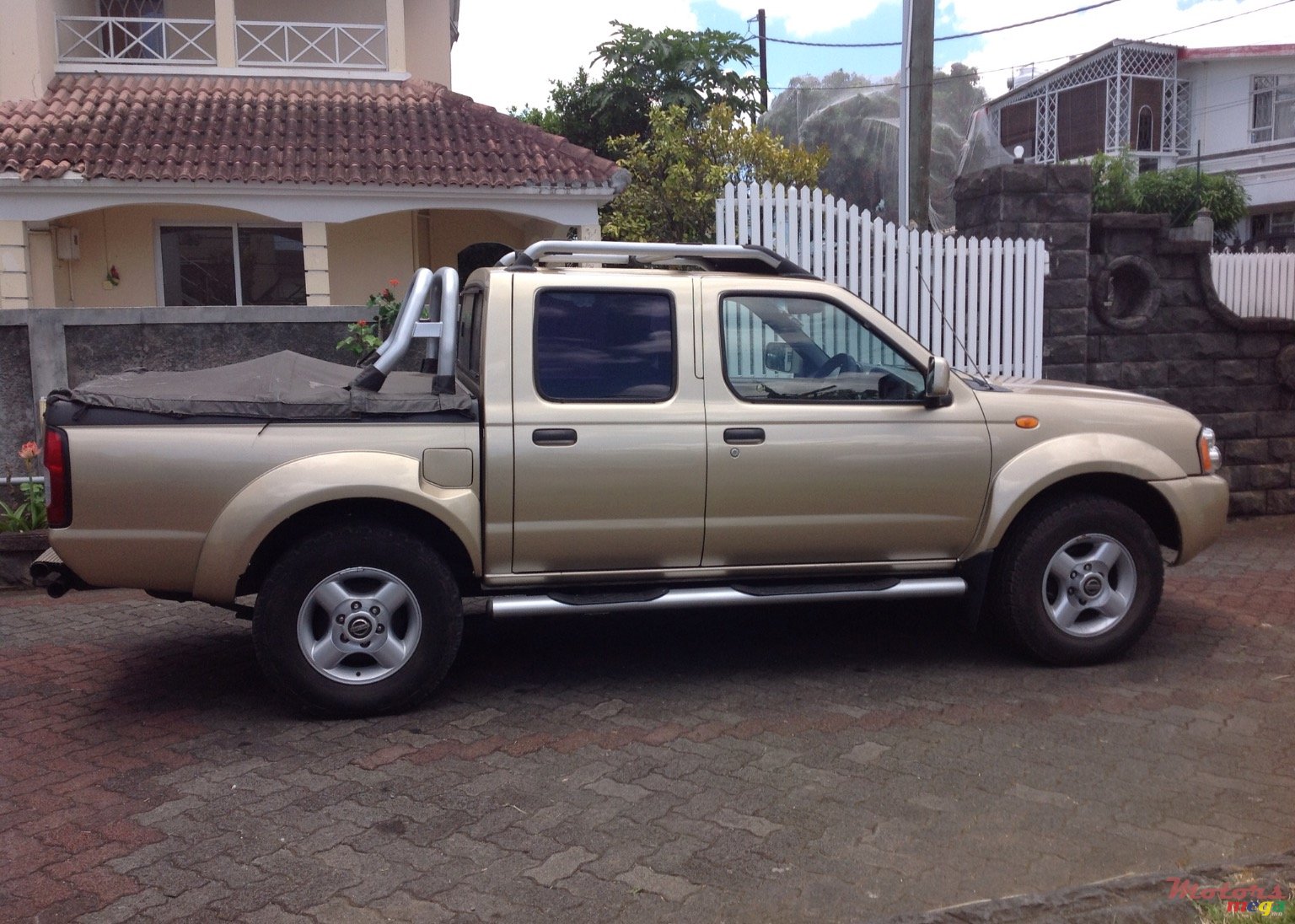 2009' Nissan photo #1