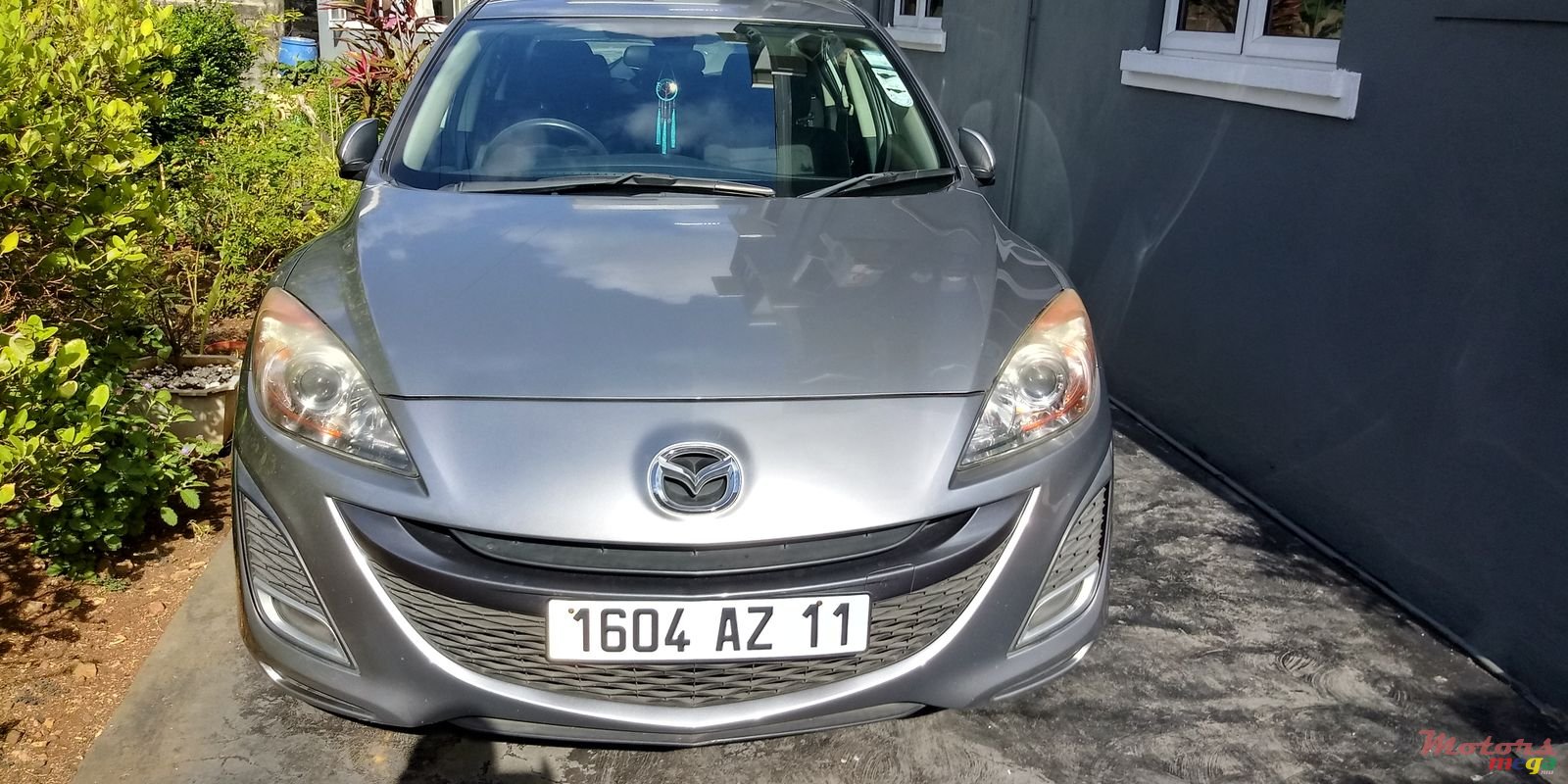 2011' Mazda Axela photo #1