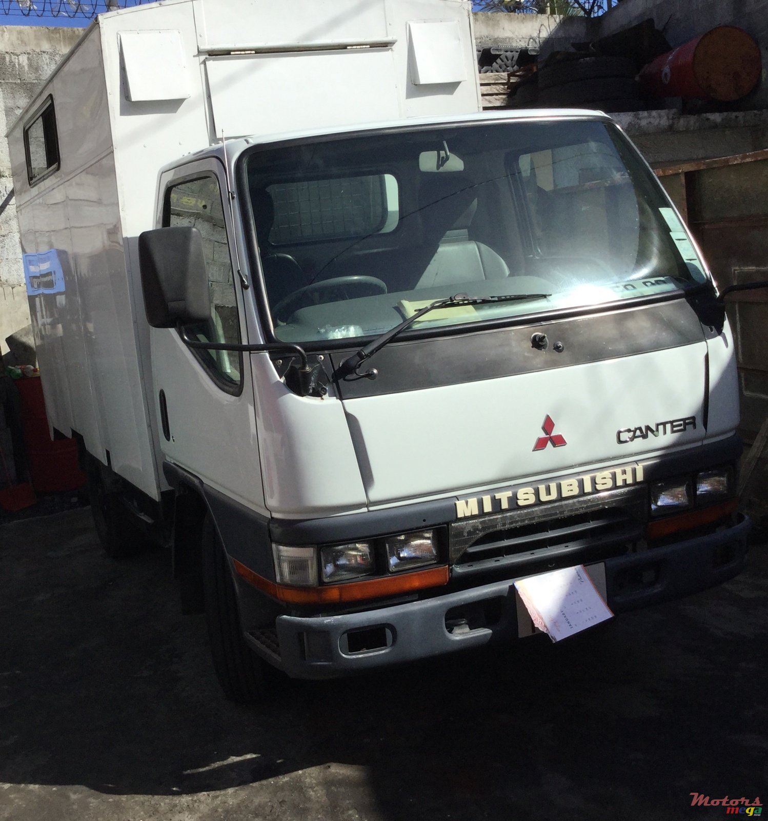 2000' Mitsubishi photo #2