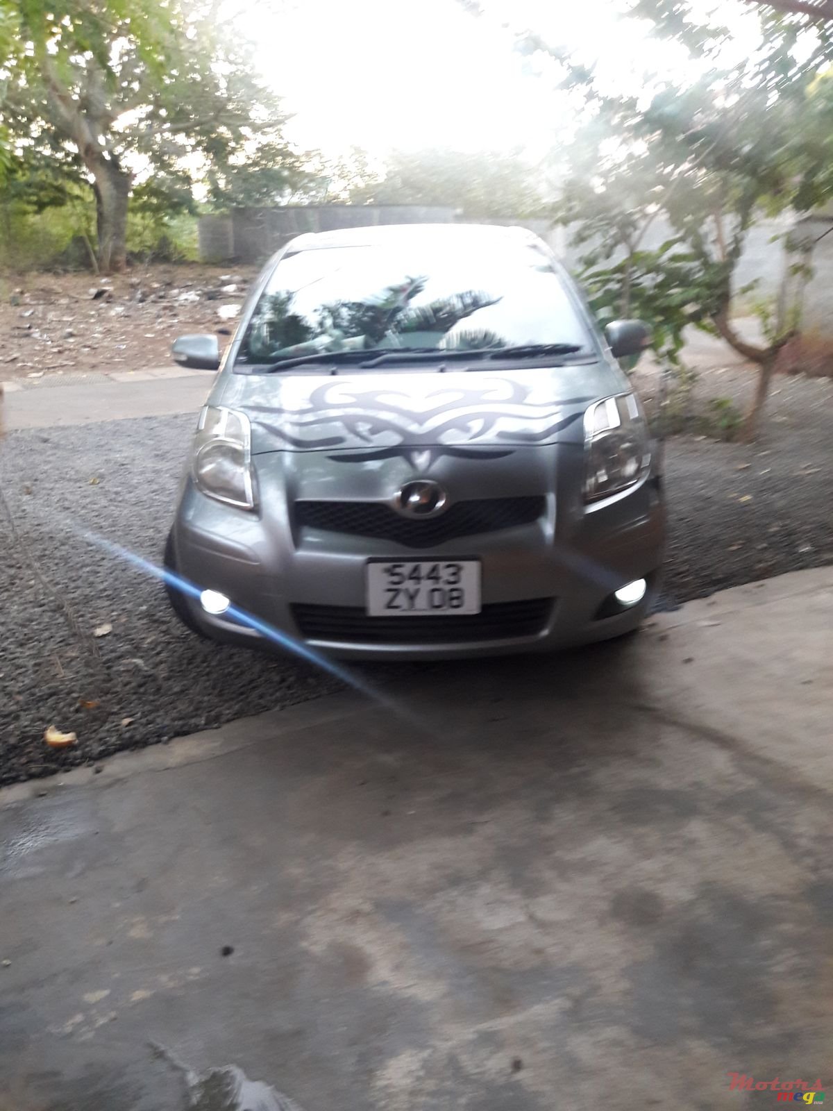 2008' Toyota Vitz photo #3