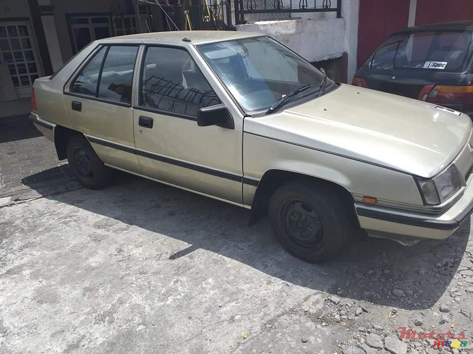 1992' Proton Saga nil photo #1