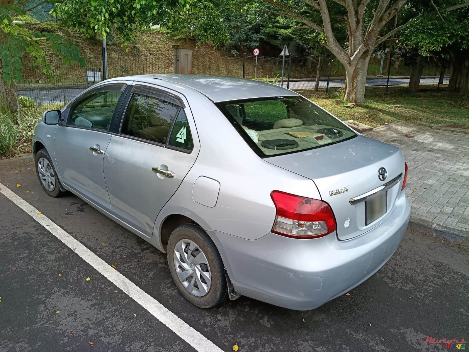 2006' Toyota Belta photo #5