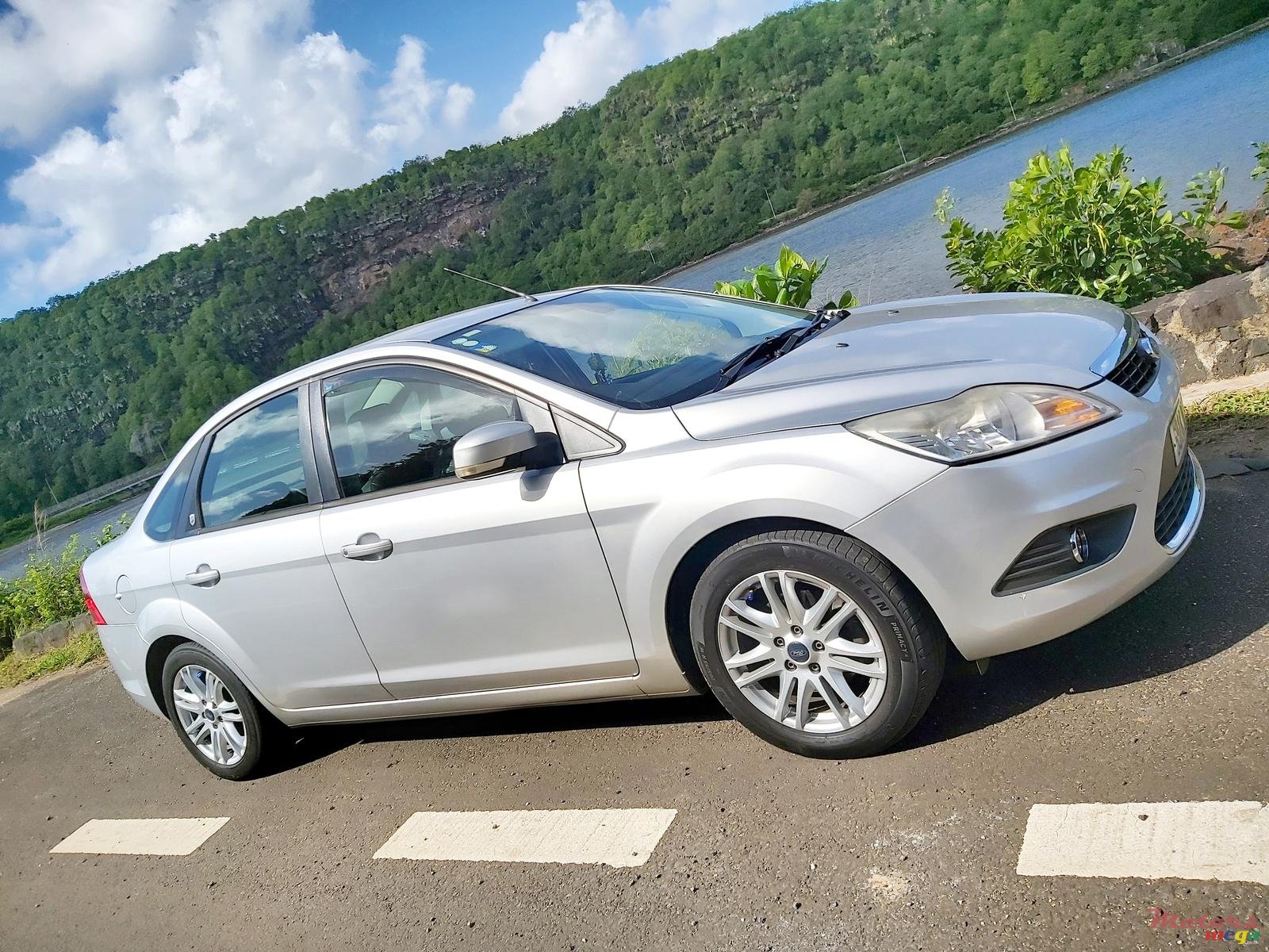 2010' Ford Focus photo #4