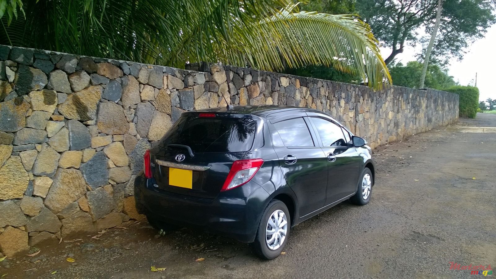 2012' Toyota Vitz photo #3
