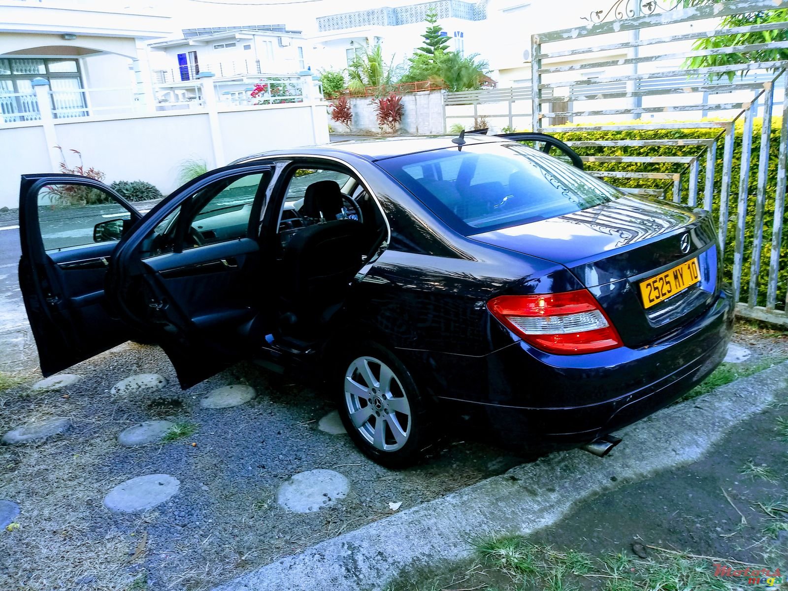 2010' Mercedes-Benz C-Class Dorigin photo #3