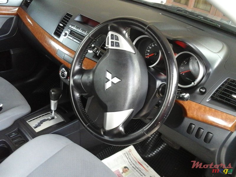 2010' Mitsubishi Lancer photo #3