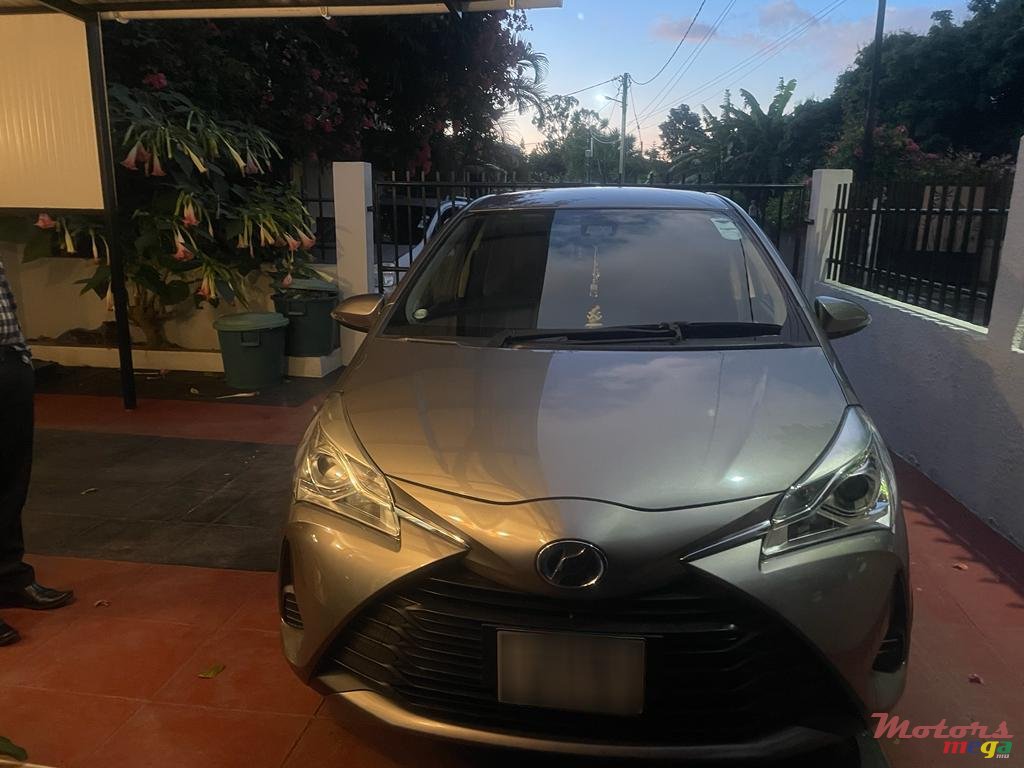 2017' Toyota Vitz Hybrid photo #1