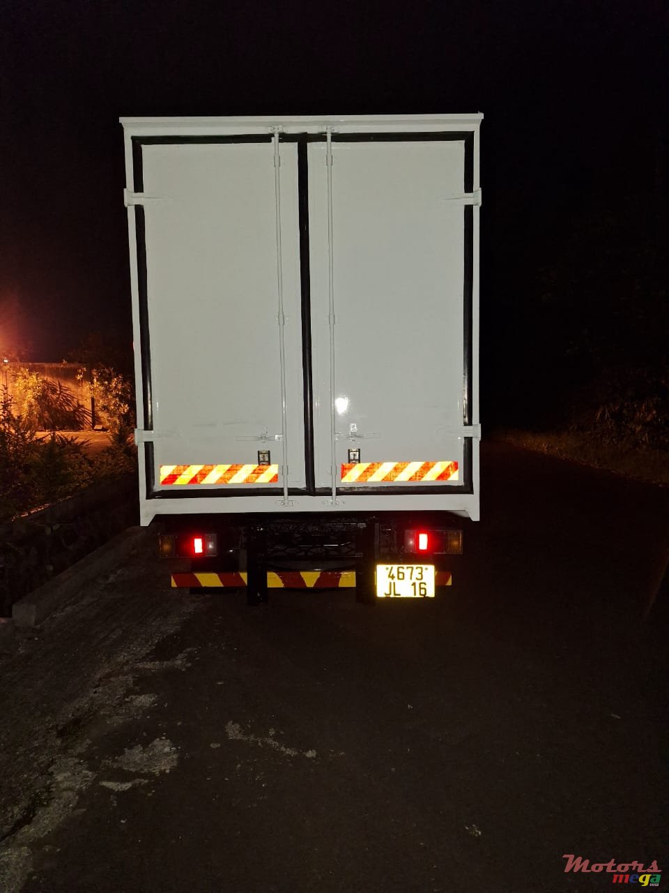 2016' Isuzu photo #2