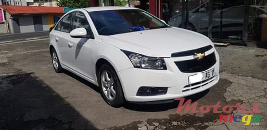 2011' Chevrolet Cruze photo #2