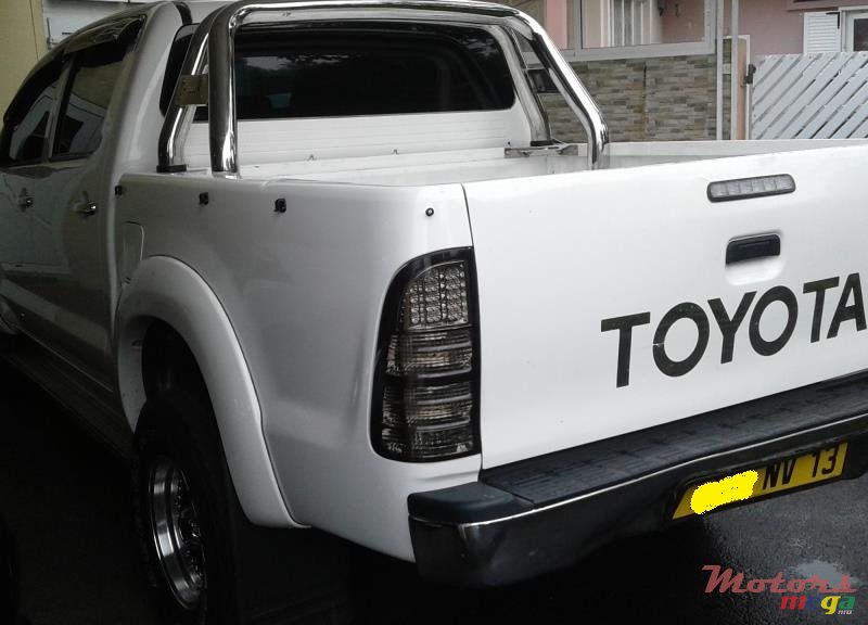 2013' Toyota Hilux photo #3