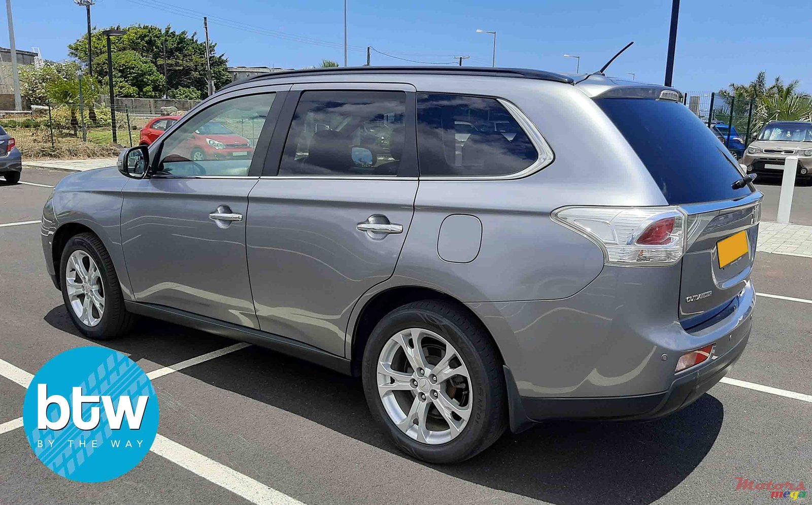 2014' Mitsubishi Outlander photo #3