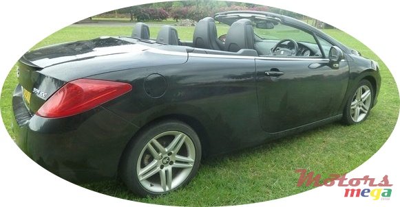 2011' Peugeot 308 Cabriolet photo #1