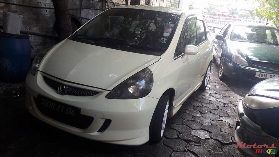 2004' Honda photo #2