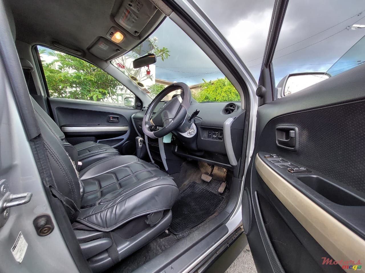 2004' Toyota IST automatic photo #6